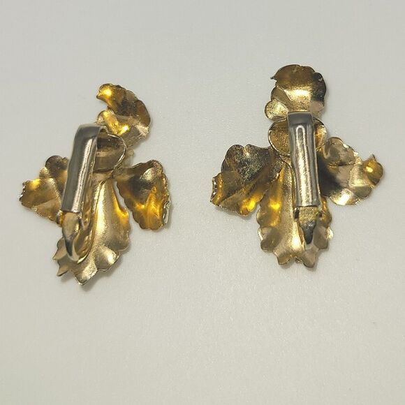 Vintage Orchid Earrings Clip On Gold Toned Faux Pearl Unsigned - Picture 2 of 5